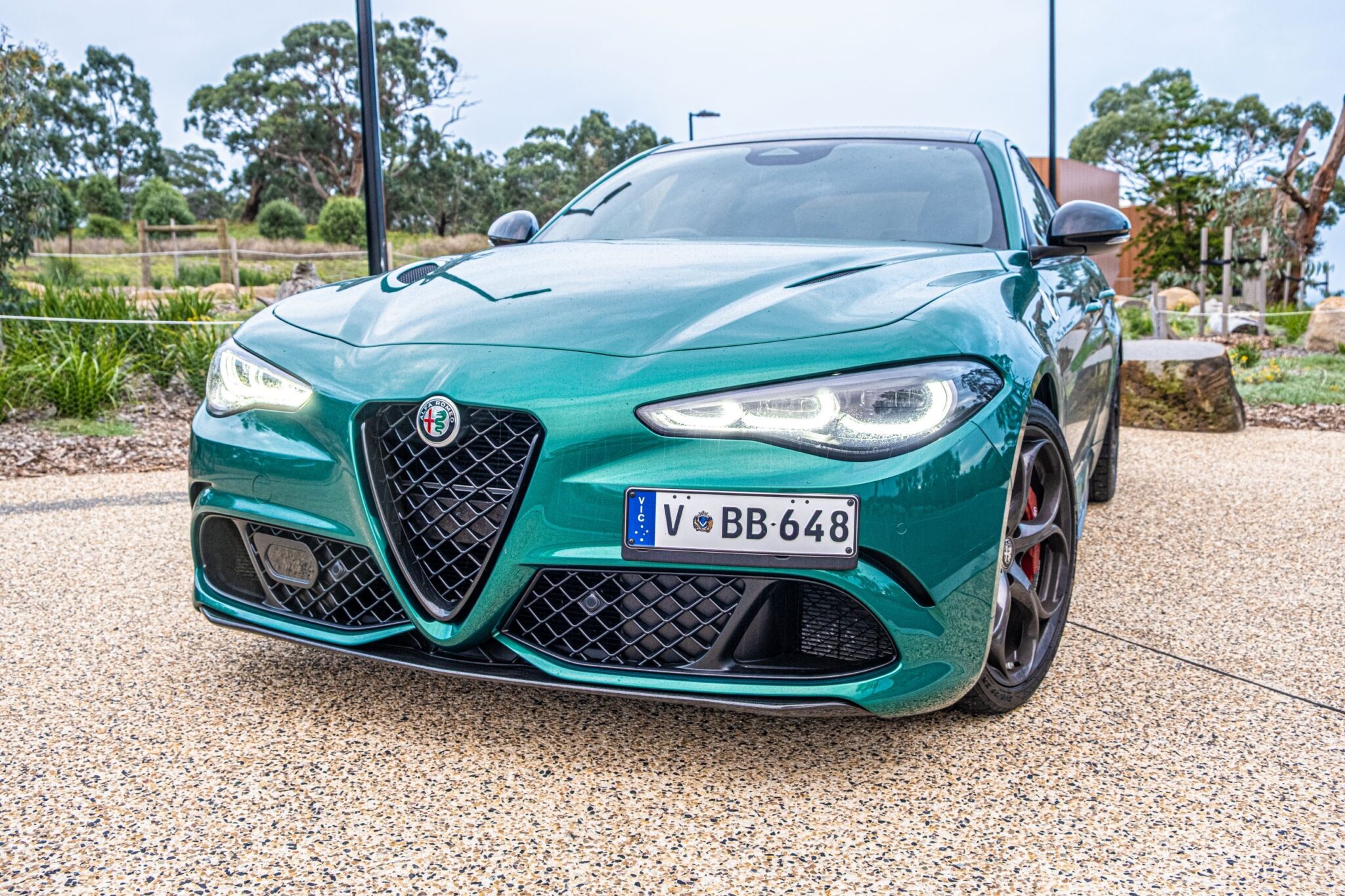 2026 Alfa Romeo Giulia Quadrifoglio 리뷰: 오래됐지만 여전히 살아 있는 주행감