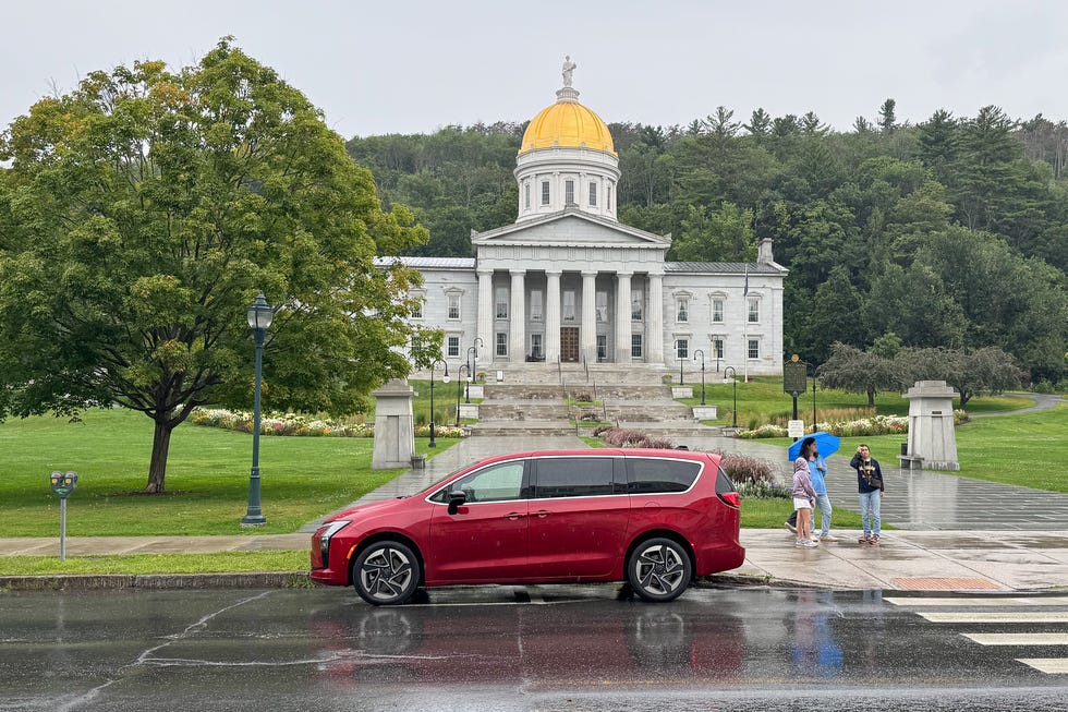 2027 Chrysler Pacifica 업데이트 논란: 게으른 변경인가 실용적 유지인가