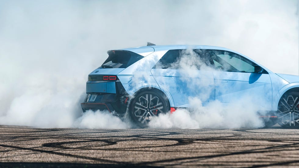 포르쉐 마칸 GTS EV vs 아이오닉 5 N 테스트: 가격 차이보다 숫자가 더 흥미롭다