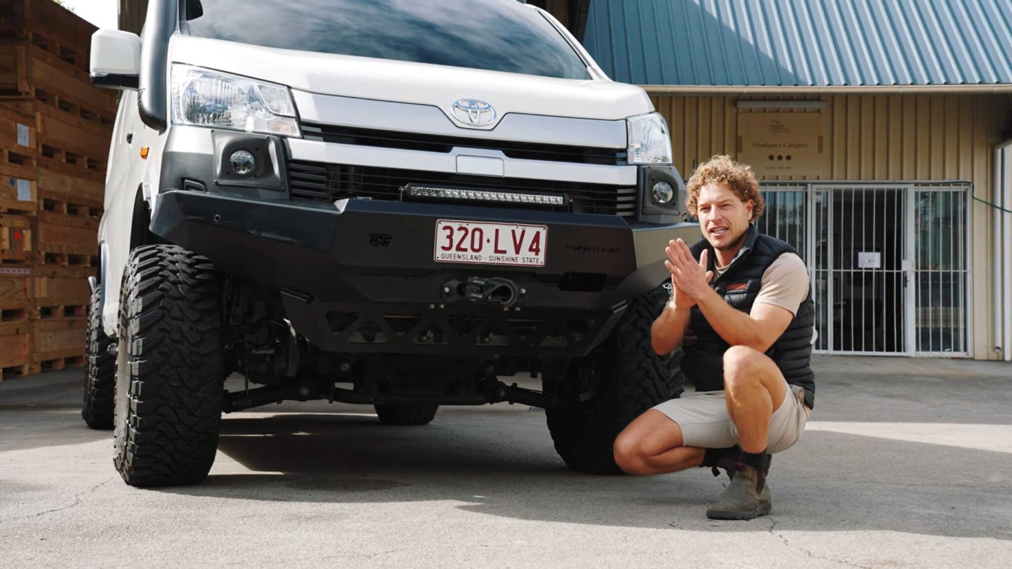 Toyota HiAce 4x4 Camper: Land Cruiser보다 높은 캠핑 밴의 현실성